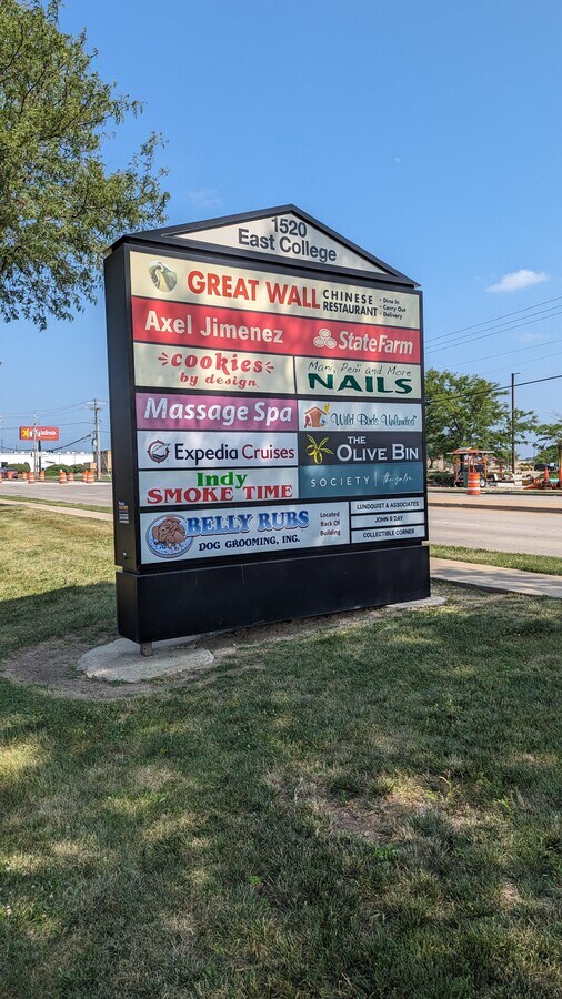 1520 E College Ave, Normal, IL 61761 College Oaks Square