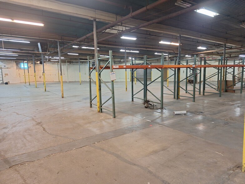 740 N Albany Ave, Chicago, IL for lease - Primary Photo - Image 2 of 6