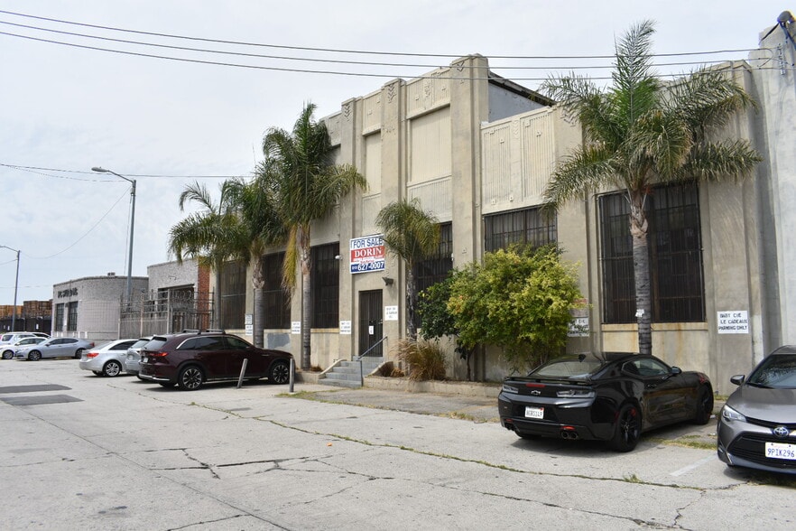 851 E 60th St, Los Angeles, CA for sale - Building Photo - Image 1 of 20