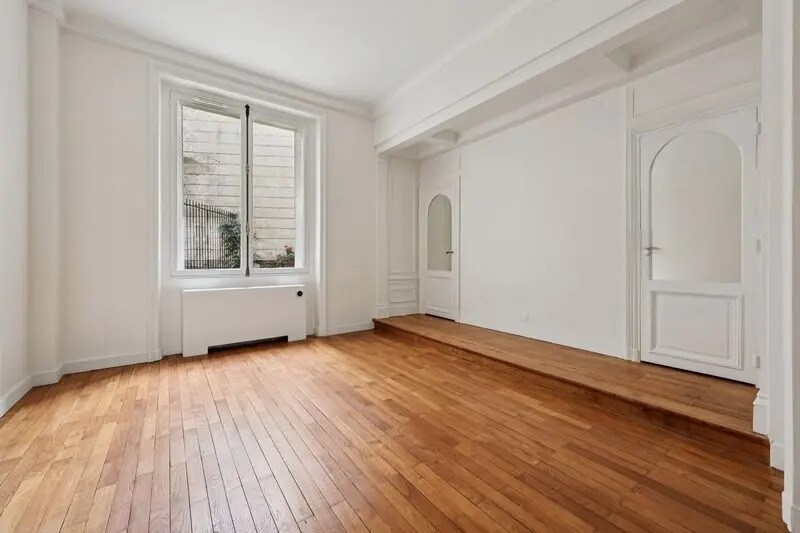 Office in Paris for lease - Interior Photo - Image 3 of 11