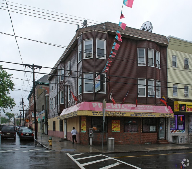 233 Ferry St Newark Nj 07105 Front Retail 233 Ferry St Newark Nj 07105 Front Retail