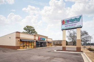 2870 Poplar Ave, Memphis, TN for lease Building Photo- Image 2 of 4