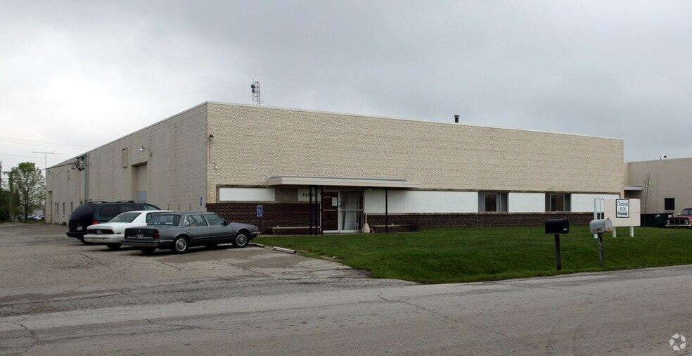 12560 W Townsend St, Brookfield, WI for sale - Primary Photo - Image 1 of 1