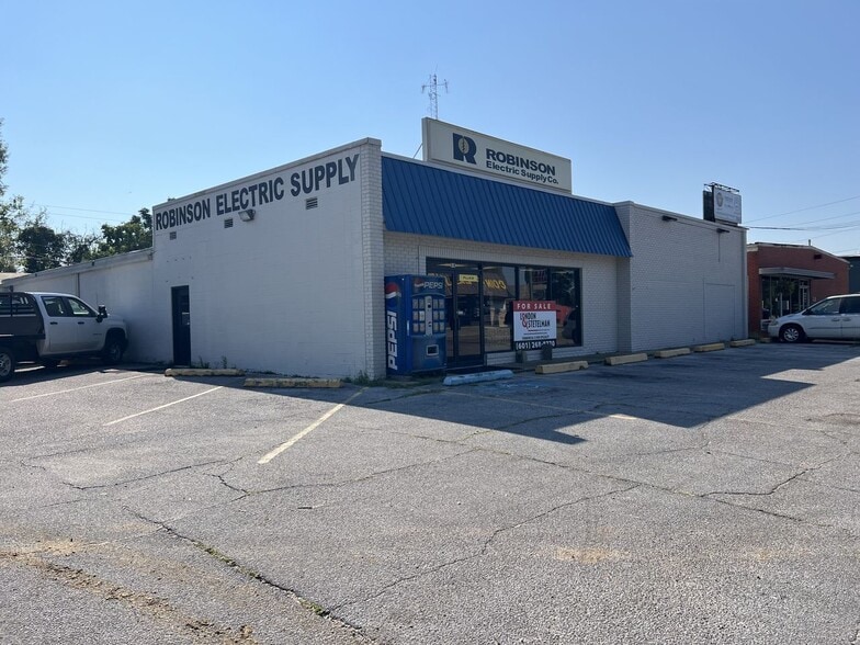 519 N 13th Ave, Laurel, MS for sale - Building Photo - Image 2 of 8