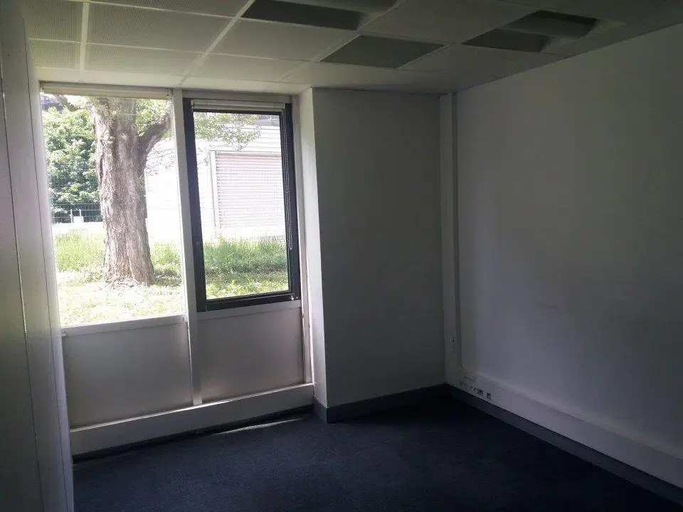 Office in Eybens for lease Building Photo- Image 1 of 1