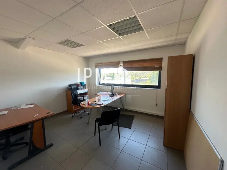 Office in Gardanne for lease - Interior Photo - Image 2 of 5