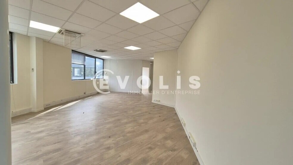 Office in Montévrain for lease - Interior Photo - Image 3 of 13