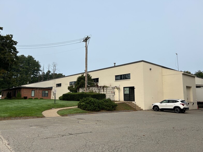 560 Main St, Hudson, MA for lease - Building Photo - Image 2 of 5