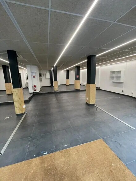 Retail in Boulogne-Billancourt for lease - Interior Photo - Image 3 of 8