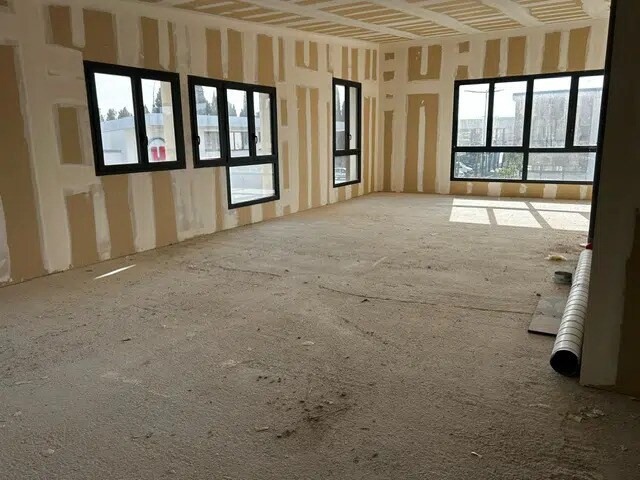 Office in Graveson for lease - Interior Photo - Image 3 of 9