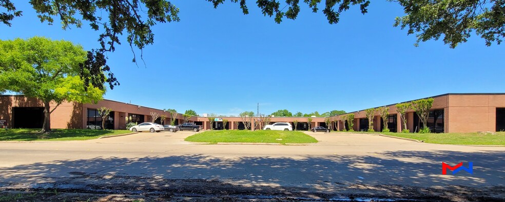 11210 Steeplecrest, Houston, TX for lease - Building Photo - Image 1 of 16