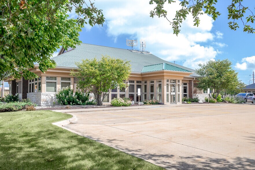 2702 Boulder Dr, Urbana, IL 61802