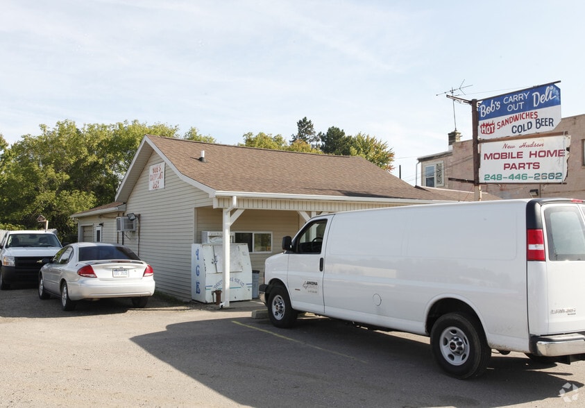 56230 Grand River Ave, New Hudson, MI for sale - Building Photo - Image 2 of 2
