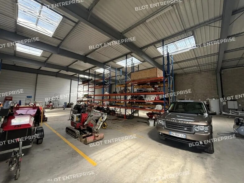 Flex in Le Cellier for lease - Interior Photo - Image 3 of 9