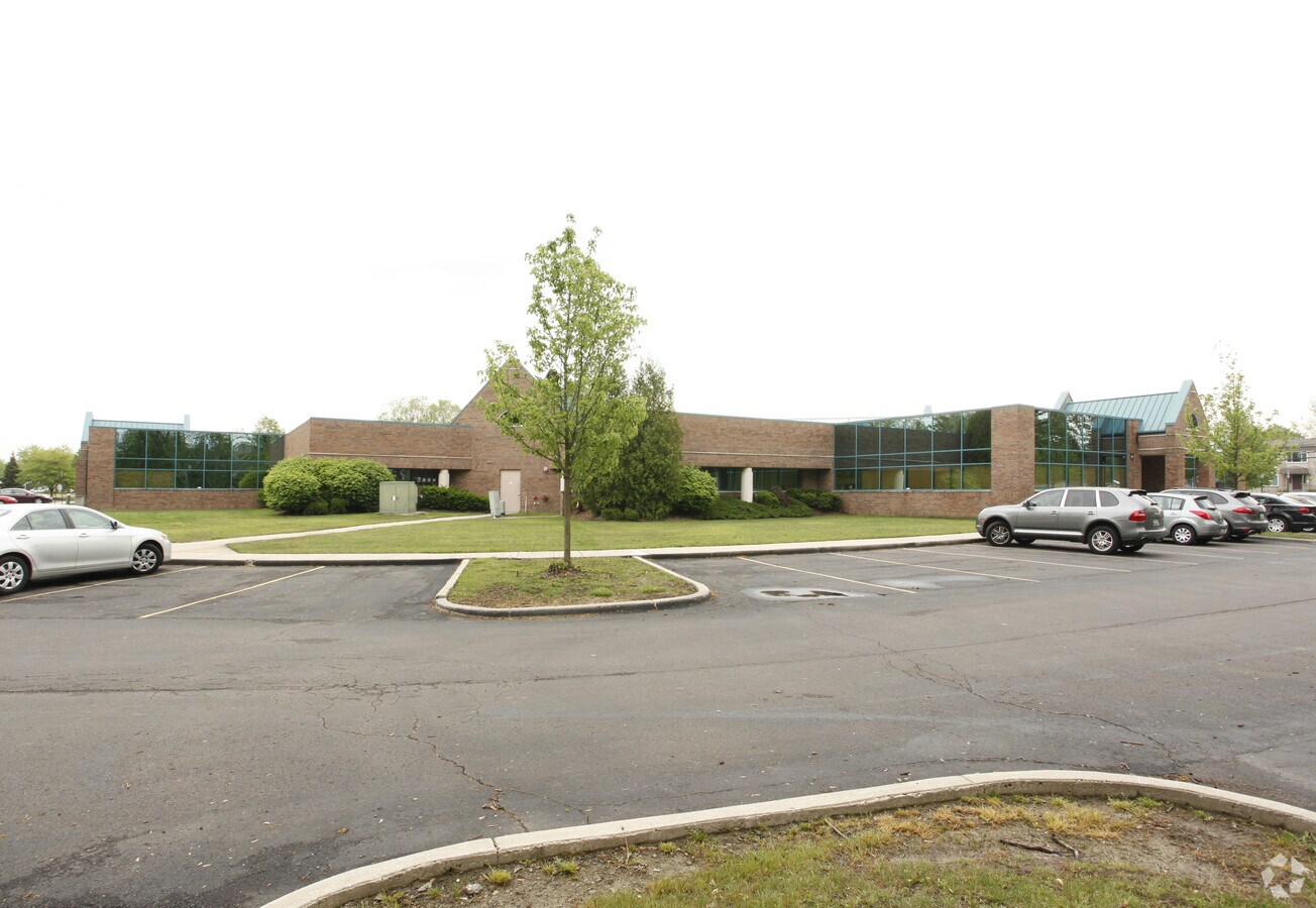 4020 Venoy Rd, Wayne, MI 48184