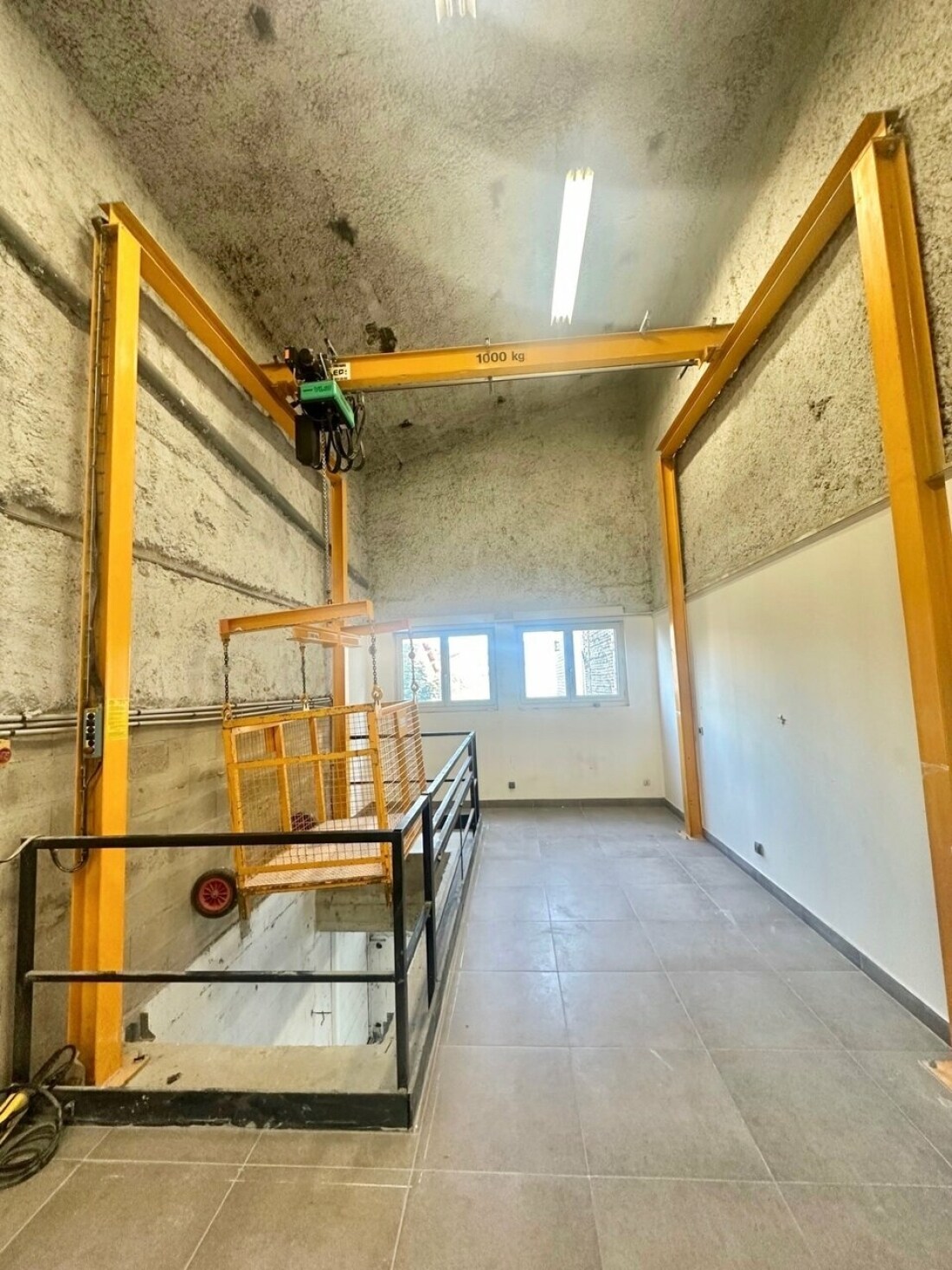 Flex in Les Lilas for lease Interior Photo- Image 1 of 5