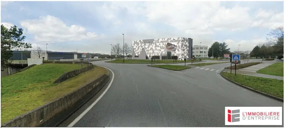 Office in Pacé for lease - Building Photo - Image 2 of 7