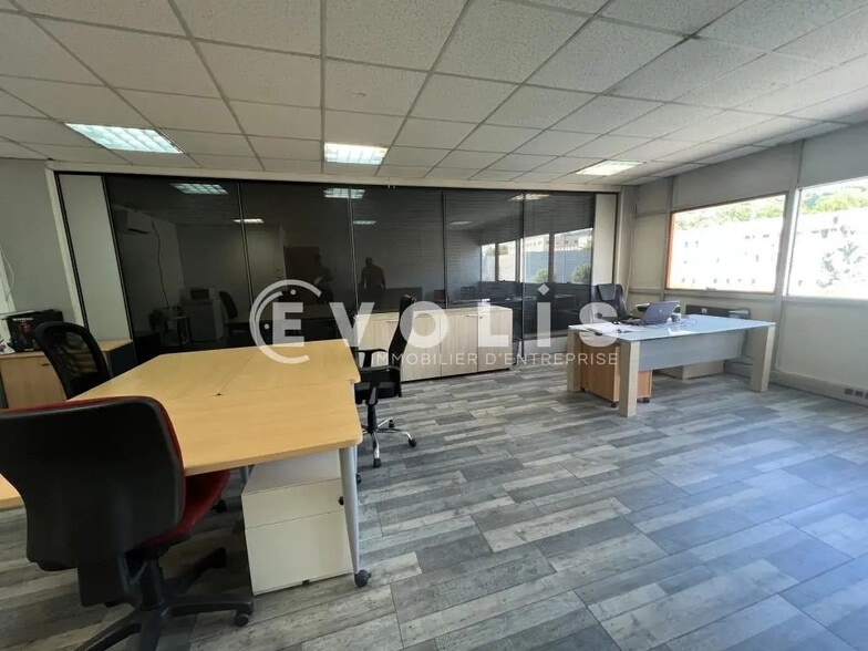 Office in Neuilly-sur-Marne for lease - Interior Photo - Image 3 of 6