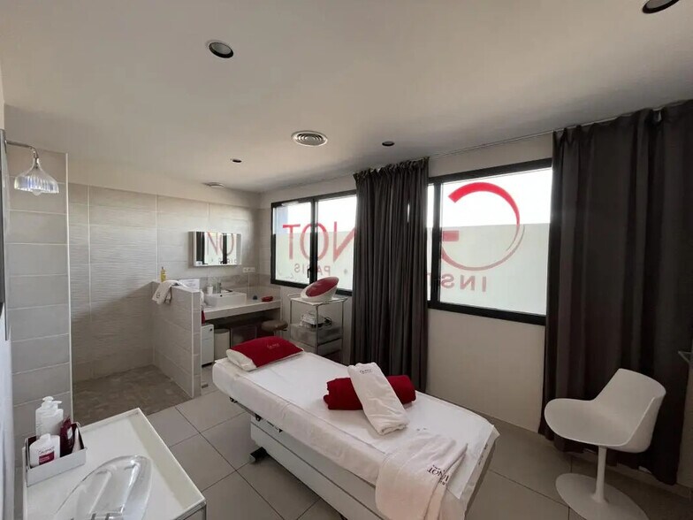 Office in Le Pradet for sale - Building Photo - Image 3 of 6