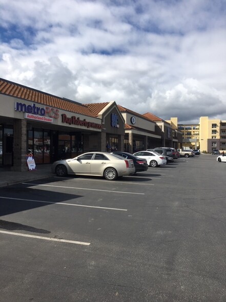 260-360 E 10th St, Gilroy, CA for lease - Building Photo - Image 1 of 3