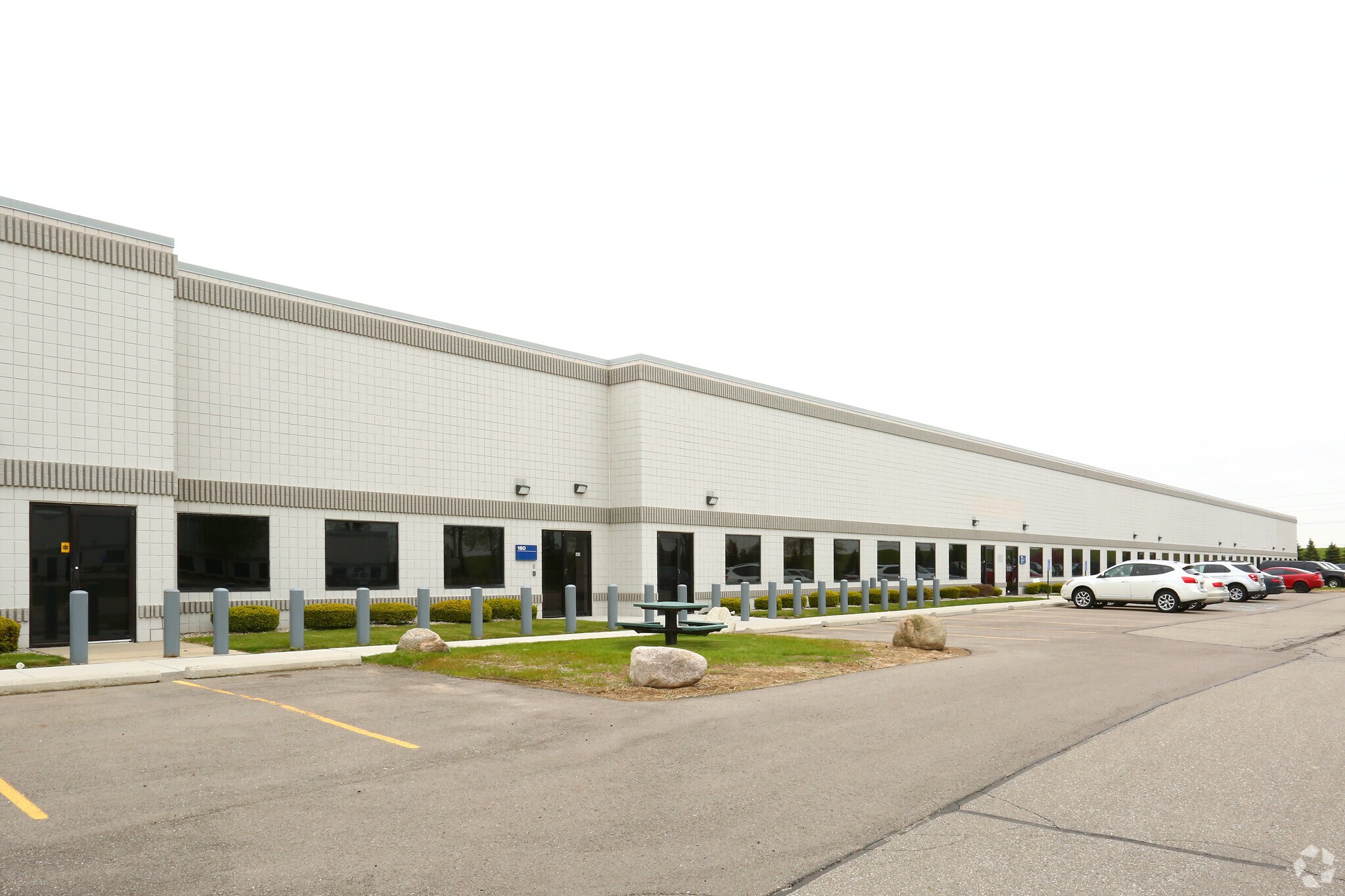 11301 Metro Airport Center Dr, Romulus, MI 48174 Bldg L