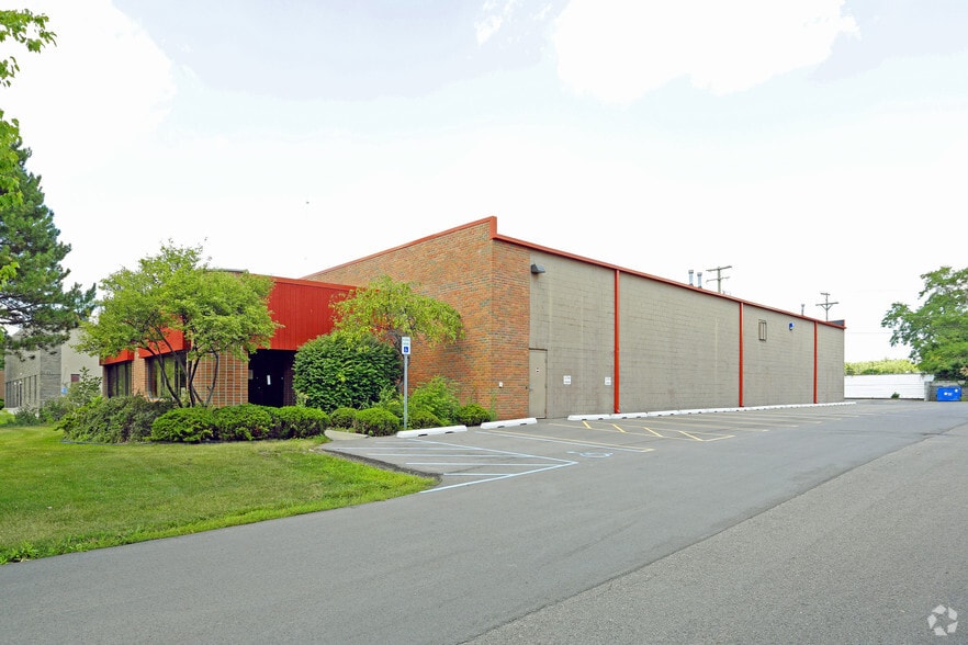 21380 Bridge St, Southfield, MI 48033