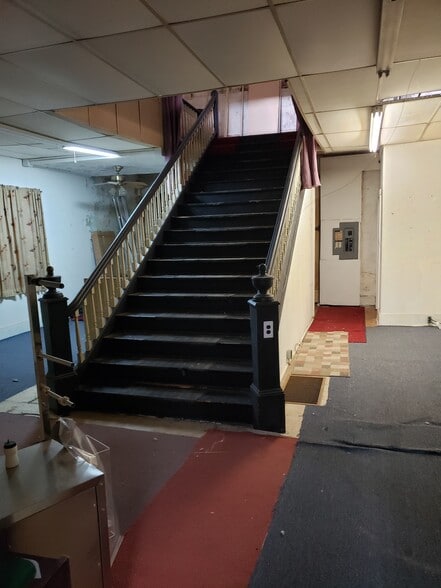 4 N Washington St, Worthington, IN for lease - Building Photo - Image 2 of 5