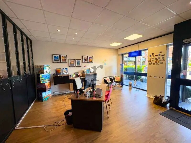 Retail in Marcq-en-Baroeul for lease Interior Photo- Image 1 of 6