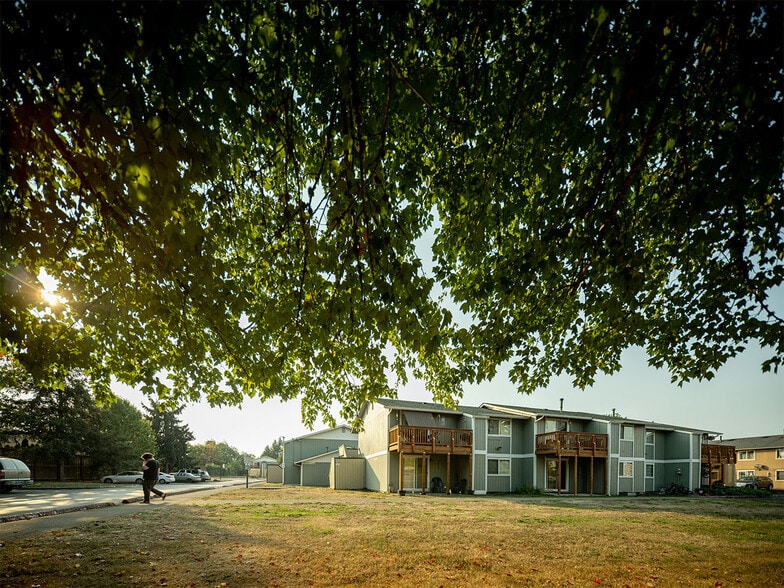 125 Gateway Blvd, Cottage Grove, OR for sale - Building Photo - Image 3 of 17