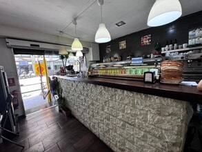 Retail in Barcelona, Barcelona for lease Interior Photo- Image 1 of 12