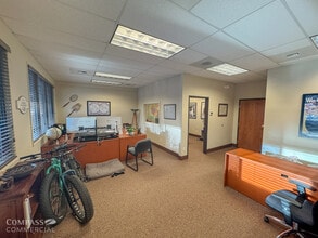 497 SW Century Dr, Bend, OR for lease Building Photo- Image 2 of 5