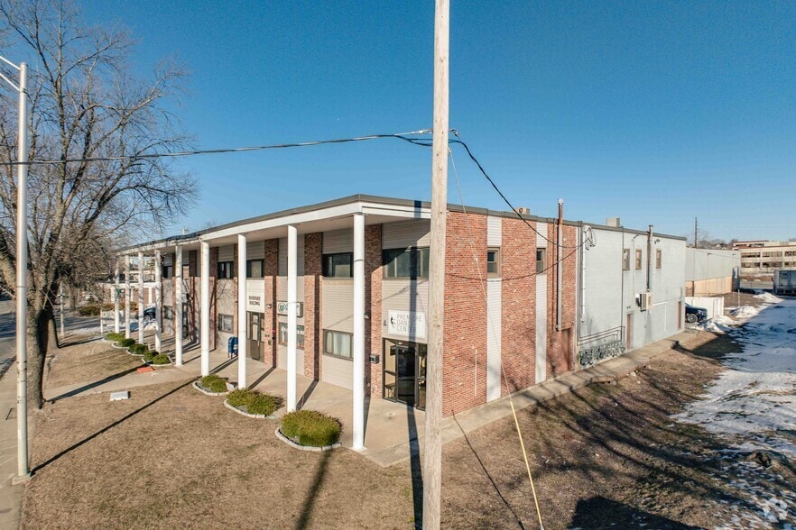 214 Commercial St, Malden, MA for lease - Primary Photo - Image 1 of 4