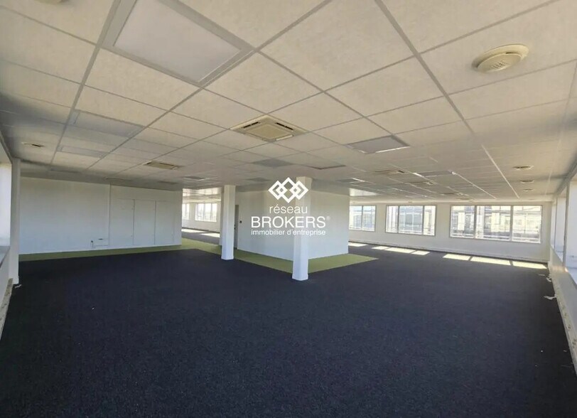 Office in Villepinte for sale - Building Photo - Image 3 of 6