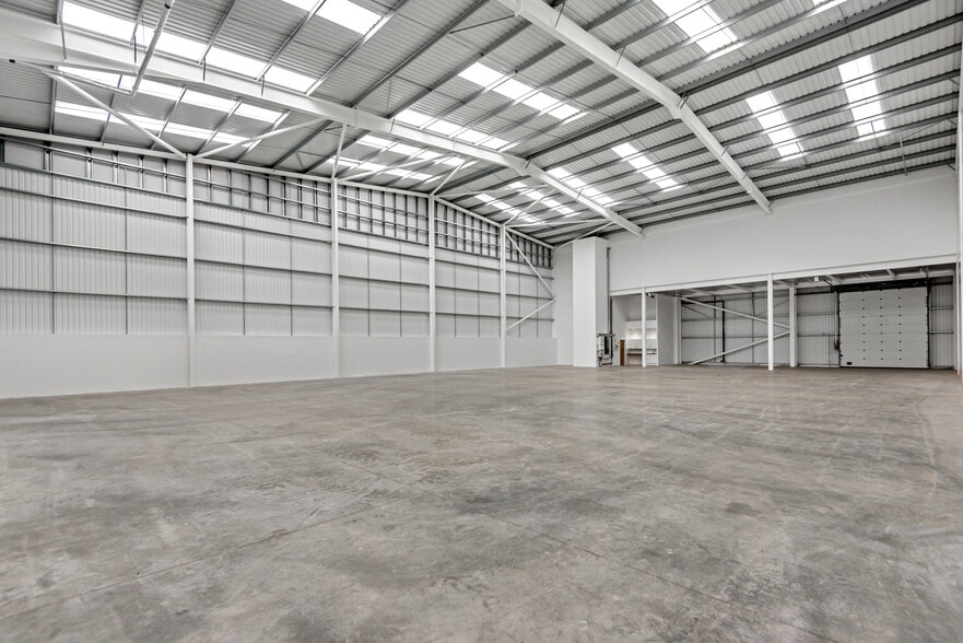 77-81 Bankhead Av, Edinburgh for lease - Building Photo - Image 3 of 8