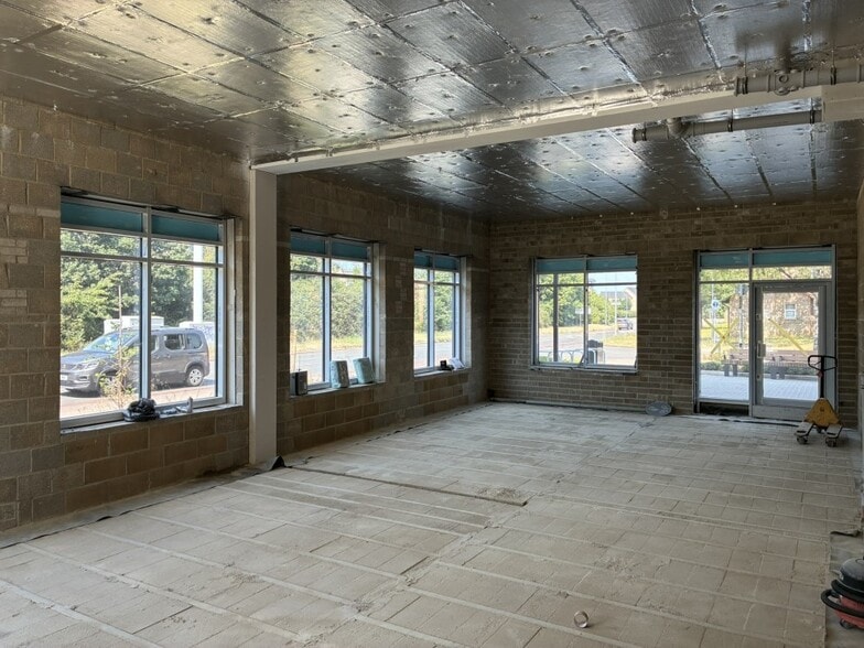 1-2 Buchan St, Cambridge for lease - Interior Photo - Image 3 of 4