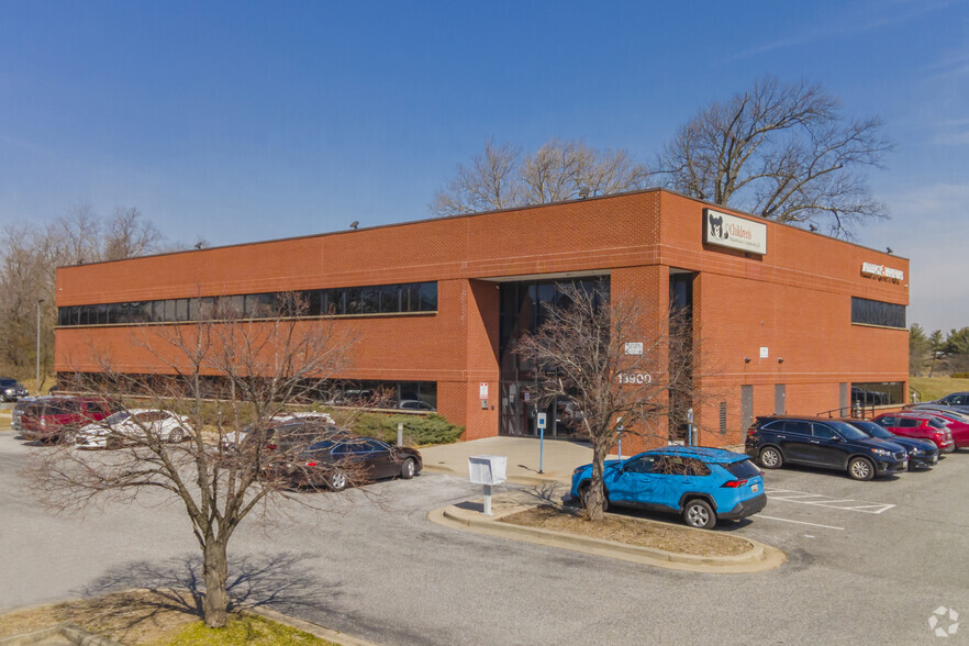 13900-13902 Laurel Lakes Ave, Laurel, MD for lease - Building Photo - Image 1 of 8