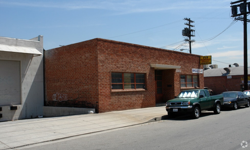 12021-12031 Vose St, North Hollywood, CA for lease - Building Photo - Image 3 of 4