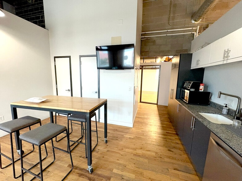 2904-2907 Huron St, Denver, CO for lease - Building Photo - Image 2 of 4