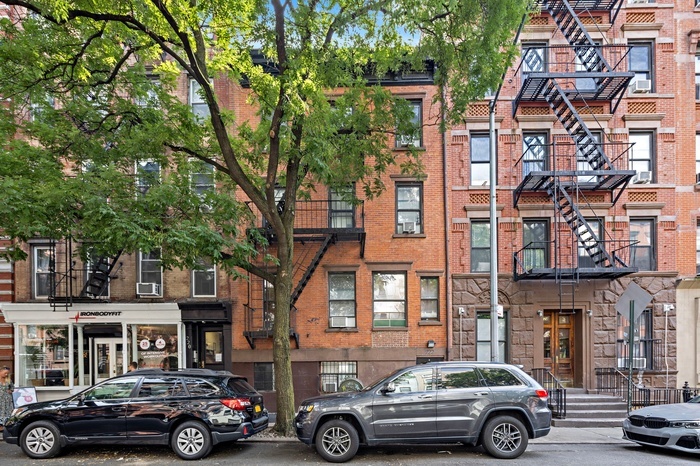 222 W 16th St, New York, NY 10011 - Multifamily for Sale | LoopNet