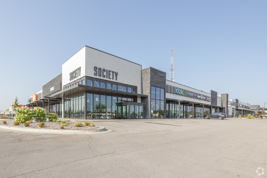 801-945 E Kenosha St, Broken Arrow, OK for lease - Primary Photo - Image 1 of 5