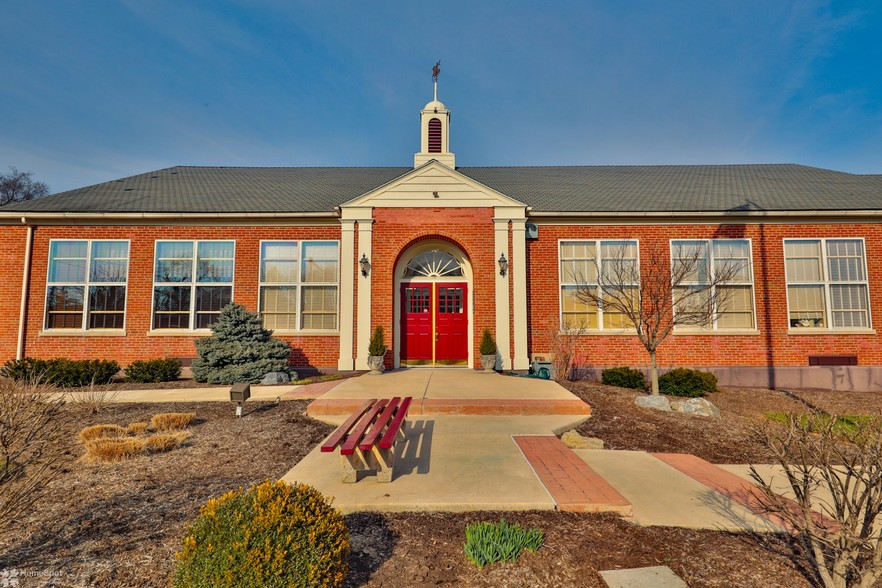 4001 Schoolhouse Ln, Center Valley, PA for sale - Building Photo - Image 1 of 1