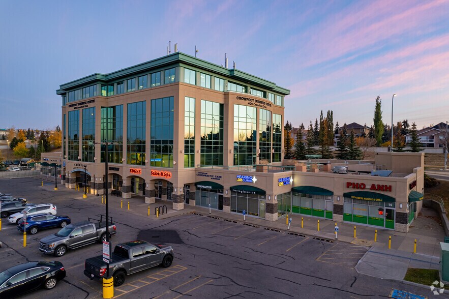 400 Crowfoot Cres NW, Calgary, AB for sale - Building Photo - Image 1 of 1