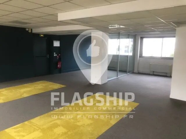 Office in Boulogne-Billancourt for lease - Interior Photo - Image 1 of 7