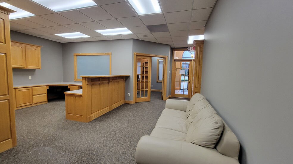 1881 NW Station Parkway, Andover, MN for lease - Interior Photo - Image 2 of 37