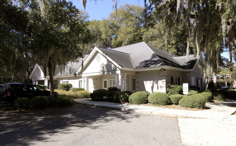 1055 Ribaut Rd, Beaufort, SC for sale - Primary Photo - Image 1 of 1