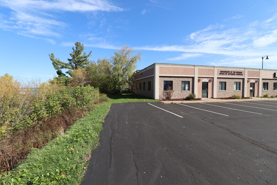 801 Lake Shore Dr W, Ashland, WI for lease - Building Photo - Image 3 of 13