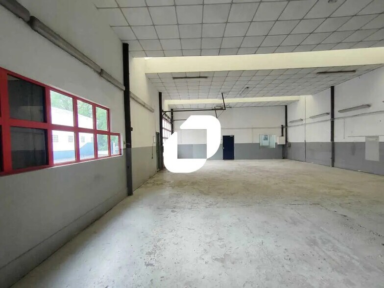 Flex in Jouy-en-Josas for sale - Building Photo - Image 3 of 18