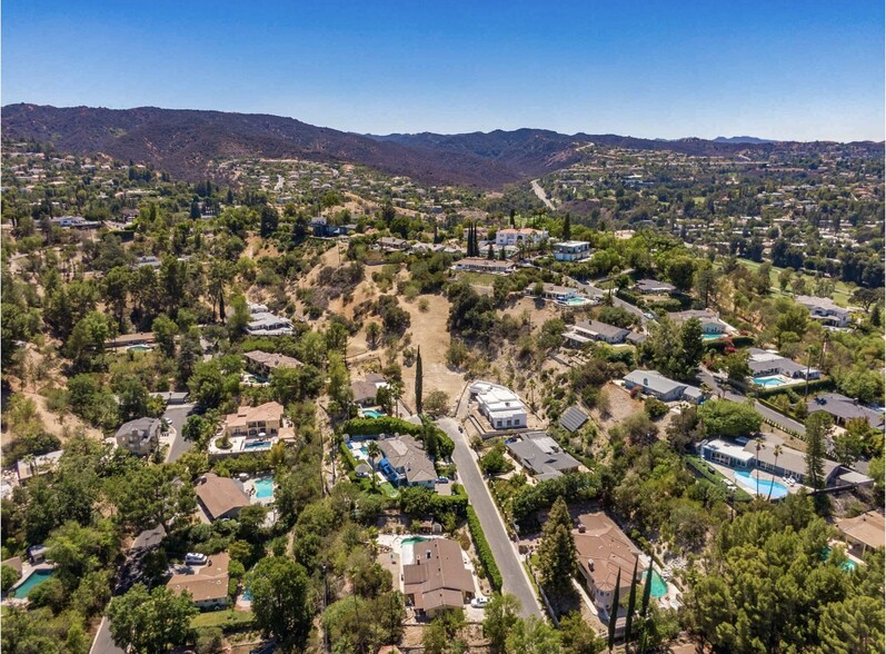 4551 Lindley Ave, Tarzana, CA for sale - Aerial - Image 1 of 1