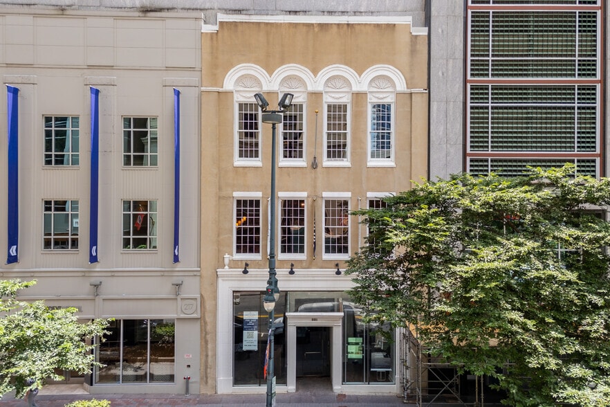221 S Tryon St, Charlotte, NC for sale - Building Photo - Image 2 of 16