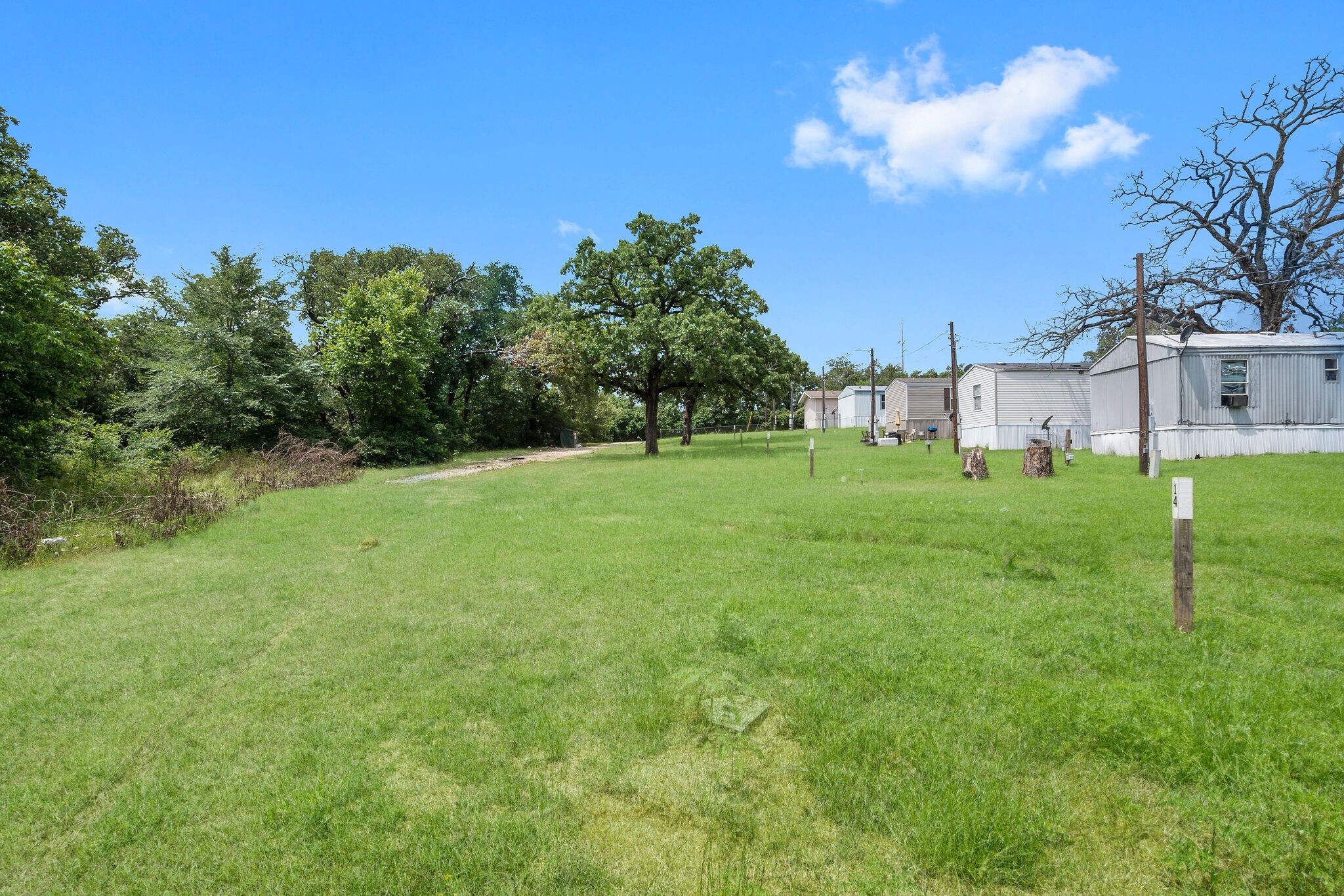 1247 Vaughn Ln, Hearne, TX 77859 Encino Estates MH &RV Community